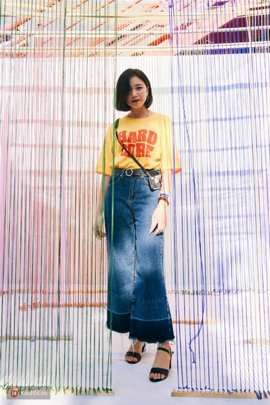 Street style giới trẻ 2 miền tuần qua: áo phông, shorts, kẻ & hoa lá rực rỡ tràn ngập - Ảnh 3.