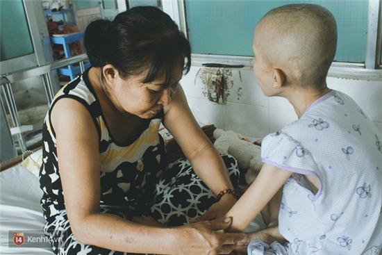 Bé gái ung thư bị bỏ rơi khi 20 ngày tuổi và 11 năm được chở che bởi người mẹ đặc biệt - Ảnh 2.