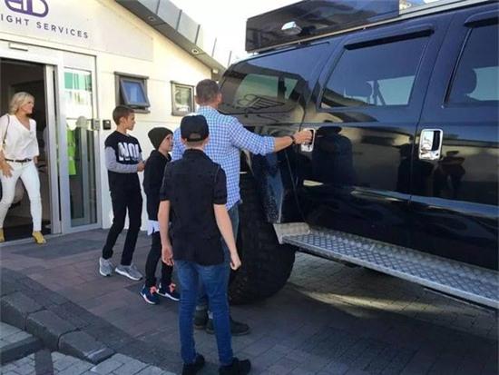 vo-chong-becks-khoe-anh-hot-mung-sinh-nhat-harper-2