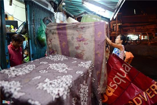 Cuoc song trong can nha tam giac 2 m2 o Sai Gon hinh anh 18