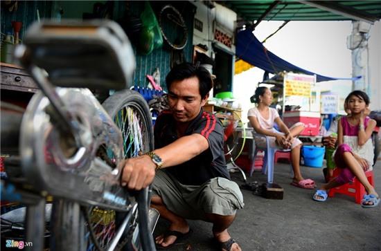 Cuoc song trong can nha tam giac 2 m2 o Sai Gon hinh anh 4