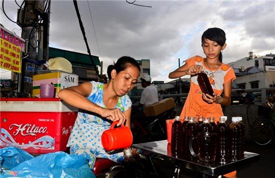 Cuoc song trong can nha tam giac 2 m2 o Sai Gon hinh anh 9