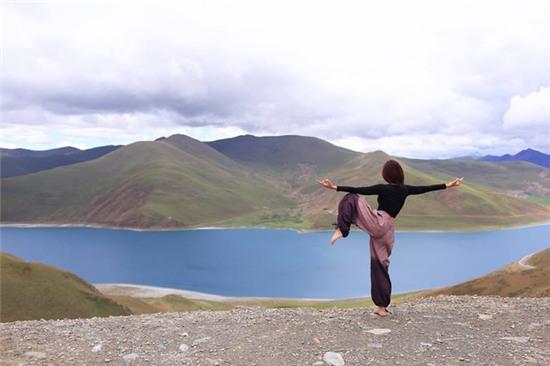 Tập Yoga tại tất cả mọi nơi mình đi qua - cô gái người Việt này đang truyền cảm hứng cho rất nhiều người! - Ảnh 3.