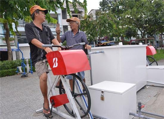 đạp xe, lọc nước, bờ Kênh Nhiêu Lộc - Thị Nghè, Sài Gòn, ô nhiễm