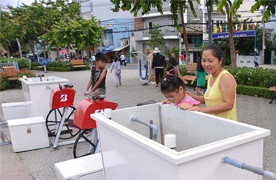 đạp xe, lọc nước, bờ Kênh Nhiêu Lộc - Thị Nghè, Sài Gòn, ô nhiễm