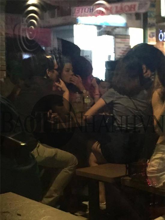 Hình ảnh: Hết hút thuốc lá, Hoa hậu Kỳ Duyên lại lộ ảnh say xỉn bét nhè? số 2