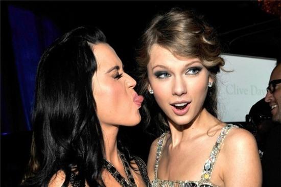 taylor-katy-miley-tra-thu-2