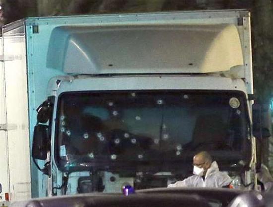 Khủng bố, Pháp, tài xế, xe tải, danh tính, hung thần