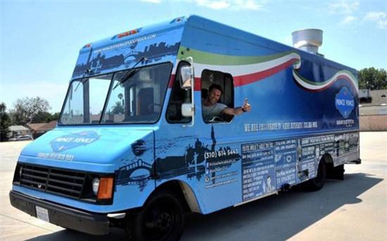 hoang-tu-cuoi-cung-cua-italy-ban-mi-tren-pho