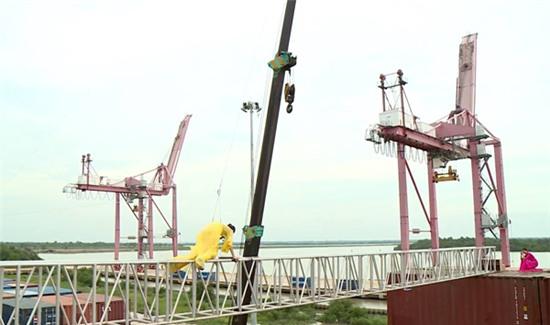 thi-sinh-next-top-khoc-ngat-vi-catwalk-tren-khong-6