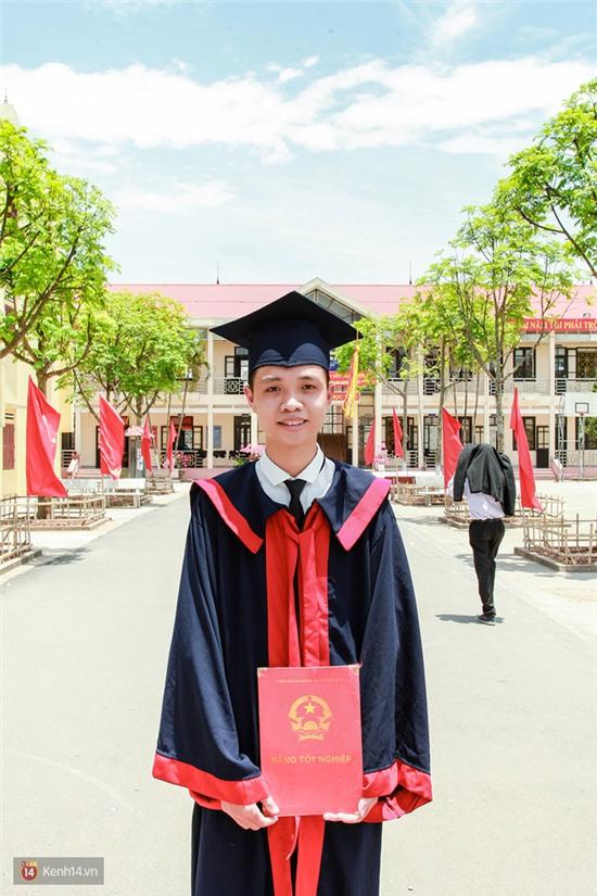 Chân dung cậu học trò Ninh Bình là thí sinh duy nhất đạt thủ khoa cả 3 khối thi - Ảnh 1.
