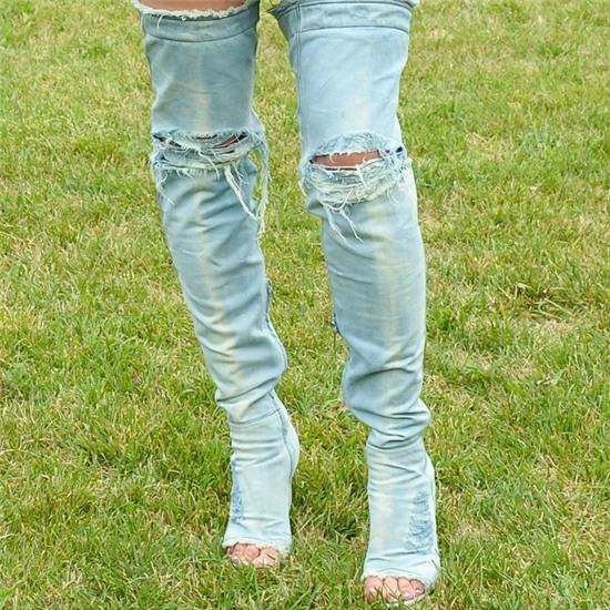 Kim bị chế giễu vì mặc váy len giữa mùa hè và đi boots như được tái chế từ quần jeans - Ảnh 4.