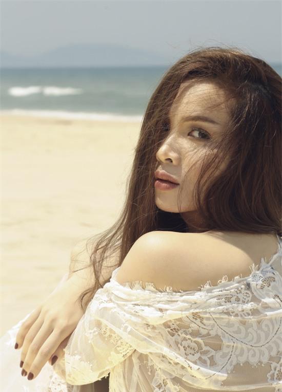 yen-trang-coi-ao-khoe-dang-la-loi-tren-bien-6