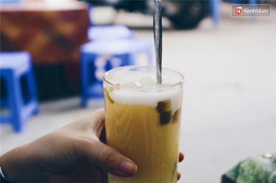 Hàng bánh đúc giá rẻ khuất trong khu tập thể cũ ở Hà Nội, đắt khách suốt 20 năm qua - Ảnh 7.