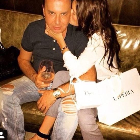 Nhà tài phiệt 55 tuổi cưới cô người mẫu 18 tuổi sau 4 năm hẹn hò - Ảnh 5.