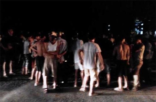 Cho rằng CSCĐ đuổi người dẫn tới tai nạn, người dân đã bao vây hiện trường