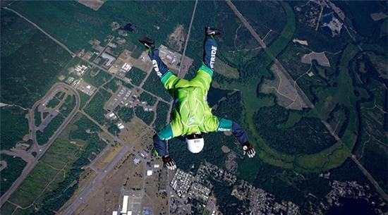 nhay-tu-do-cao-hon-7600m-khong-du