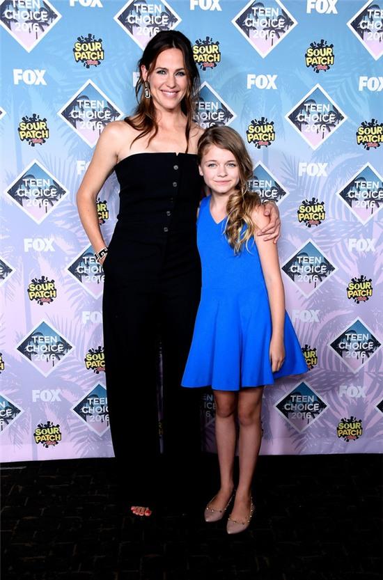 Chloe Moretz trễ nải khoe vòng 1 bên Brooklyn Beckham tại Teen Choice Awards 2016 - Ảnh 12.