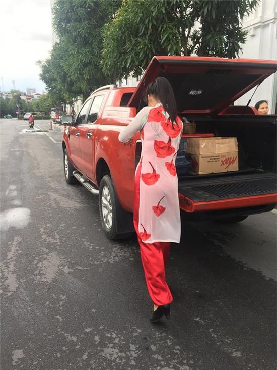 kiều nữ lái xe quái thú