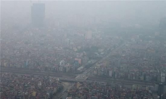 Màn khói bụi tạo thành lớp sương mù che phủ Hà Nội.