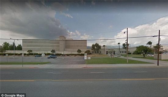 Shane bị bắt khi đang trèo tường để vào trại cải tạo