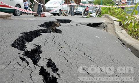Hố tử thần lại xuất hiện trên đường phố Sài Gòn - Ảnh 2.