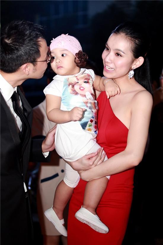 Vợ chồng Thùy Lâm và tiểu công chúa.