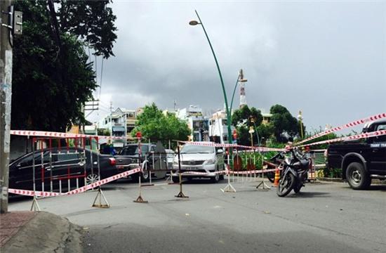 'Ho tu than' tren duong Truong Sa nhet duoc ca chiec xe buyt hinh anh 4