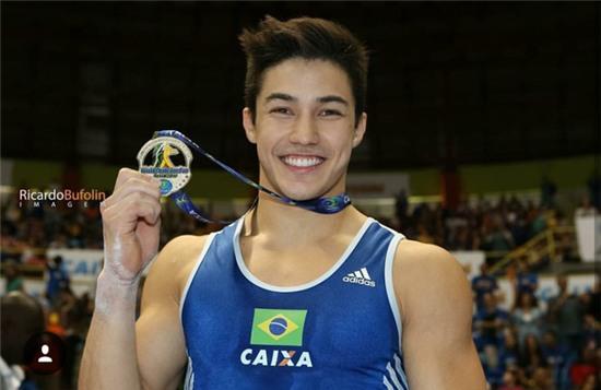 Đây chính là chàng VĐV sở hữu nụ cười như muốn đốt cháy cả sàn đấu ở Olympic 2016! - Ảnh 13.