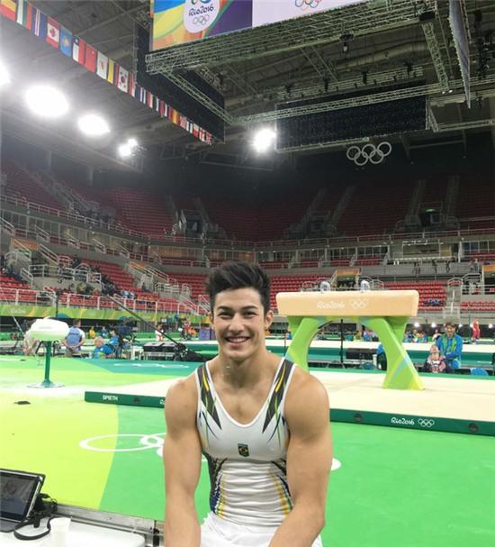 Đây chính là chàng VĐV sở hữu nụ cười như muốn đốt cháy cả sàn đấu ở Olympic 2016! - Ảnh 4.