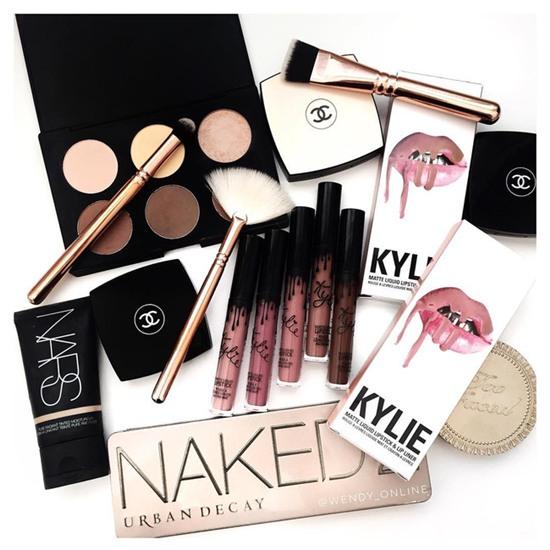 Cô nàng gốc Việt với BST hàng trăm món mỹ phẩm và Instagram toàn ảnh flat lay siêu đẹp - Ảnh 5.