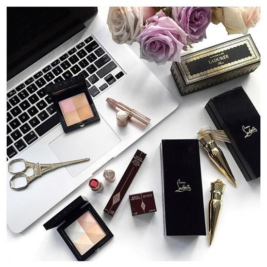 Cô nàng gốc Việt với BST hàng trăm món mỹ phẩm và Instagram toàn ảnh flat lay siêu đẹp - Ảnh 12.