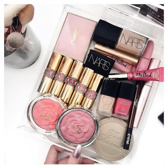 Cô nàng gốc Việt với BST hàng trăm món mỹ phẩm và Instagram toàn ảnh flat lay siêu đẹp - Ảnh 13.