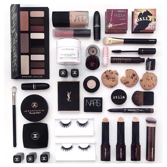 Cô nàng gốc Việt với BST hàng trăm món mỹ phẩm và Instagram toàn ảnh flat lay siêu đẹp - Ảnh 8.