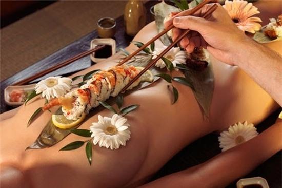 Cận cảnh những bữa tiệc sushi khỏa thân trên khắp thế giới - Ảnh 1.