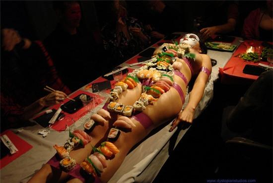 Cận cảnh những bữa tiệc sushi khỏa thân trên khắp thế giới - Ảnh 2.