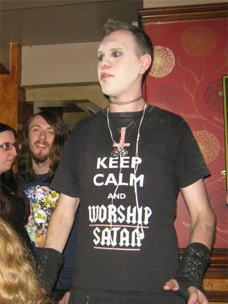 anh: uong mau, ngu trong quan tai nhu ma ca rong hinh anh 4