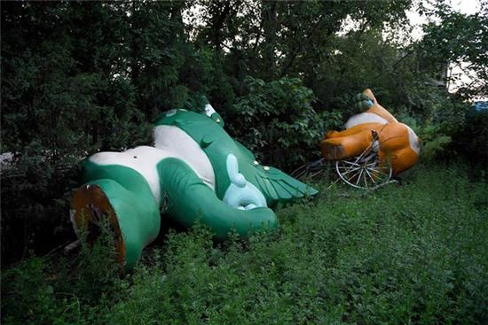 Khung cảnh hoang tàn tại các địa điểm từng diễn ra những màn thi đấu của các kỳ Olympic - Ảnh 12.