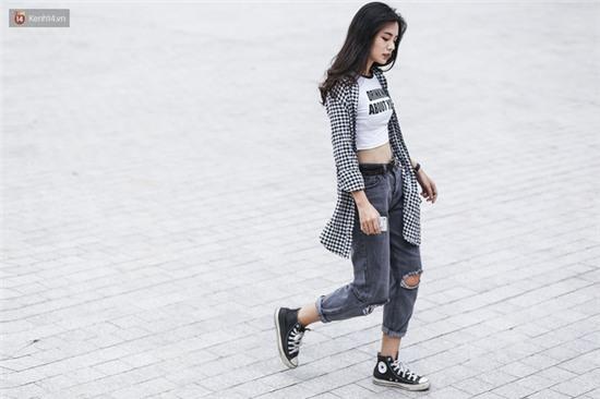 Street style 2 miền: Hà Nội toàn đen trắng đối lập Sài Gòn rực rỡ sắc màu - Ảnh 1.