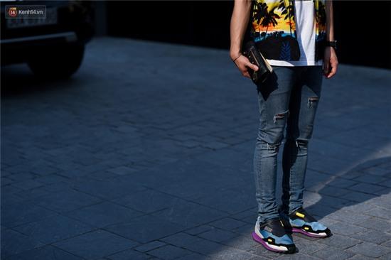 Street style 2 miền: Hà Nội toàn đen trắng đối lập Sài Gòn rực rỡ sắc màu - Ảnh 10.