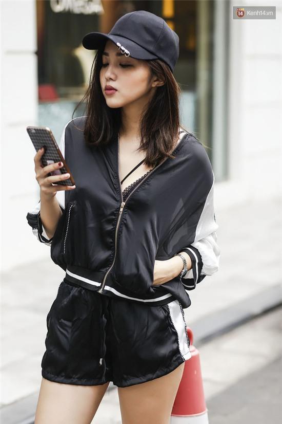 Street style 2 miền: Hà Nội toàn đen trắng đối lập Sài Gòn rực rỡ sắc màu - Ảnh 3.
