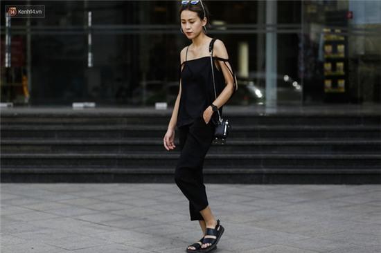 Street style 2 miền: Hà Nội toàn đen trắng đối lập Sài Gòn rực rỡ sắc màu - Ảnh 5.