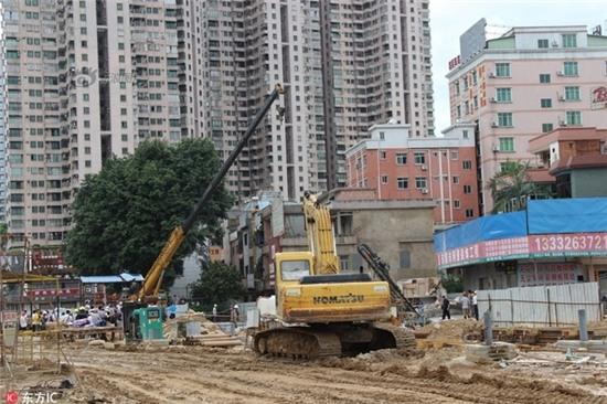 3 tòa nhà sập liên hoàn trong đêm, người dân hoảng loạn tháo chạy - Ảnh 8.