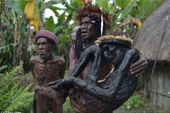 bo toc chuyen uop xac nguoi nguyen ven ca tram nam hinh anh 2