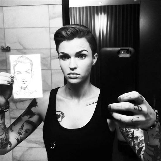 Sau khi Kendall Jenner xỏ khuyên ngực, dân tình đổ xổ diện áo xỏ khuyên siêu độc đáo - Ảnh 13.