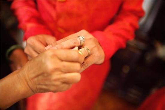 Từng bị trêu là bố con, cặp đồng tính nam cách nhau 21 tuổi vẫn hạnh phúc sau đám cưới - Ảnh 6.