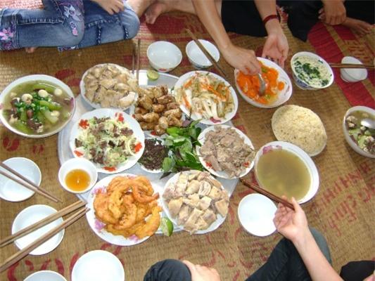 Đói, ám ảnh, chiến tranh, giáo viên, cỗ gia đình, còi xương