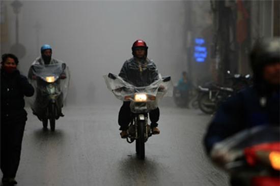 Những nguyên tắc đi đường cần nhớ khi có gió giật mạnh ngày mưa bão - Ảnh 7.