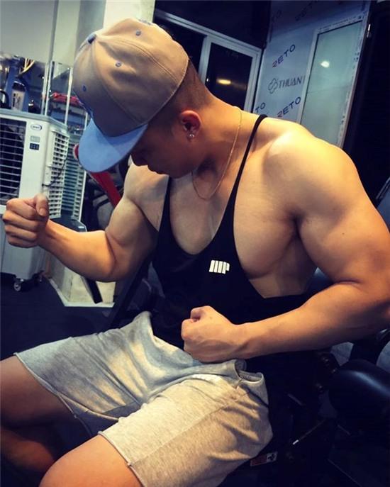 Chang trai nang 90 kg van so huu than hinh 6 mui hinh anh 1