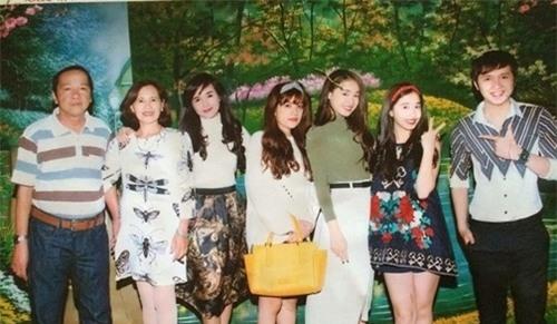 Chân dung mẹ ruột bán hàng rong của Nhã Phương - Ảnh 3.